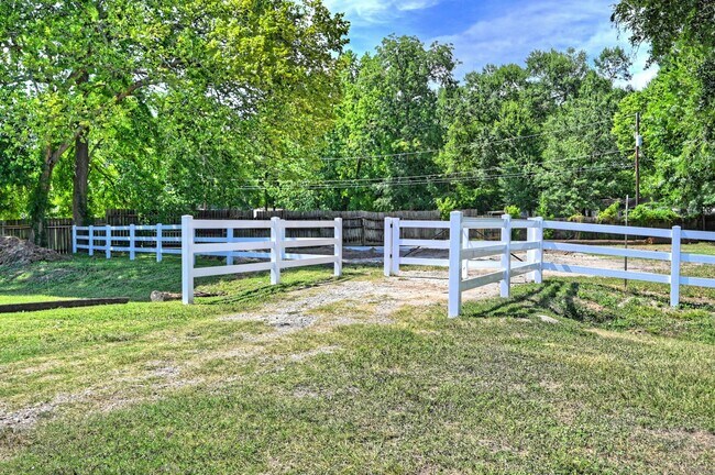Building Photo - 9822 Arbor Oak