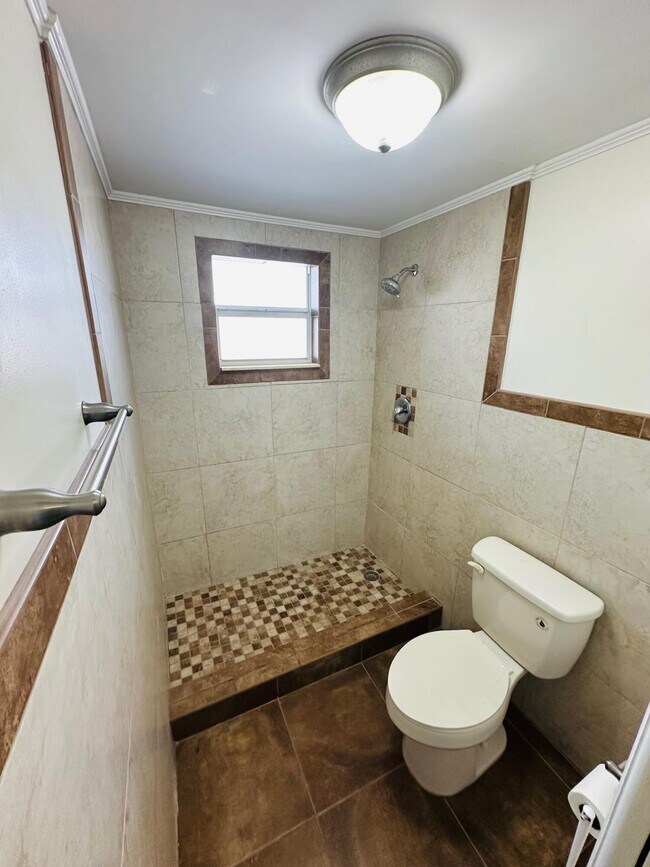 Building Photo - 761 Hummingbird Way