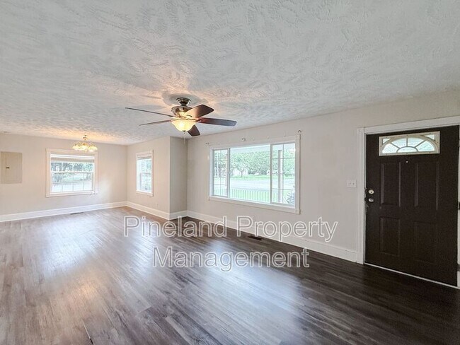 Building Photo - 5300 Walnut Dr