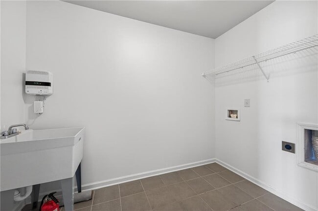 Building Photo - 7445 Oldbury Pl