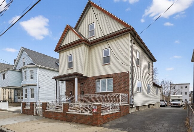 Building Photo - 91 Francis St