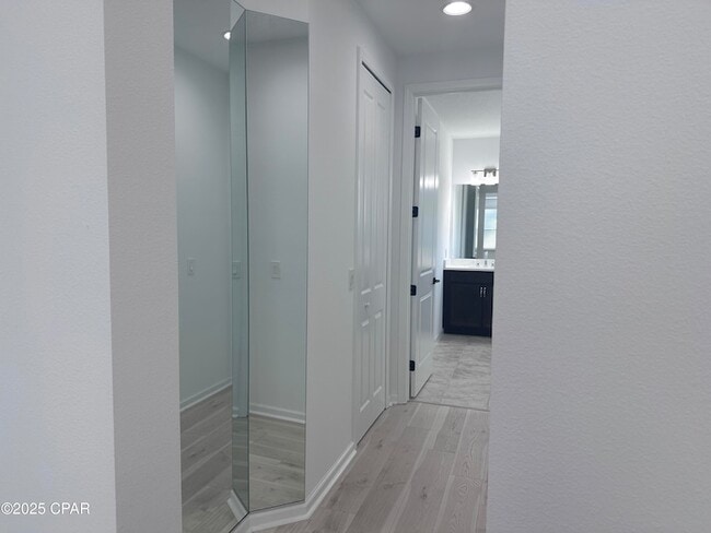 Building Photo - 9259 Paradise Dr