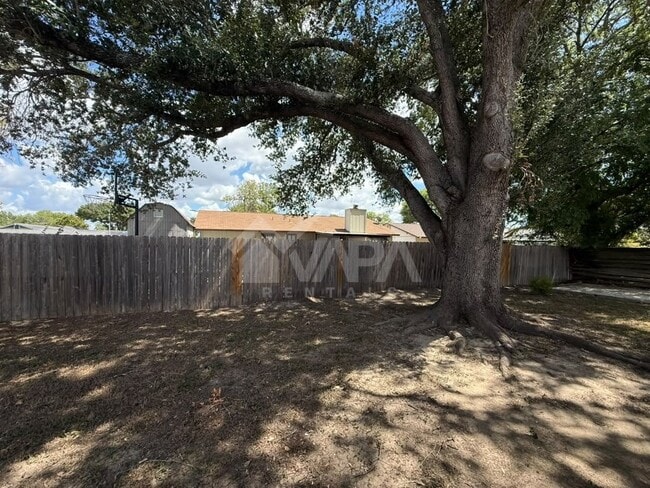 Building Photo - 2910 Lake Briar