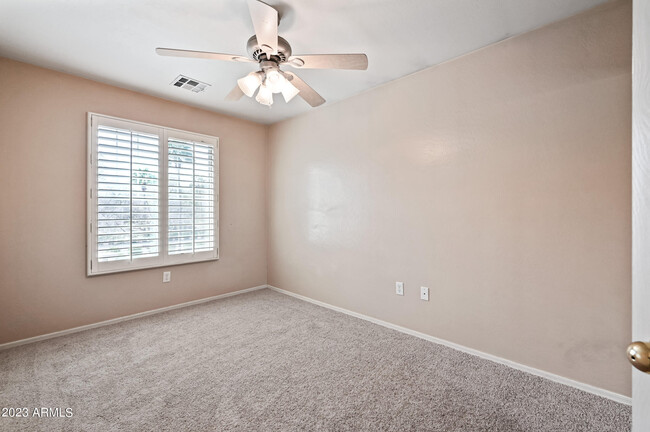 Building Photo - 1559 S Longspur Ln