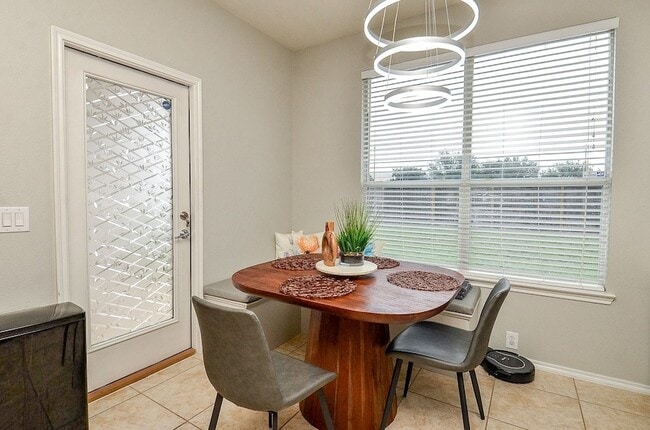 Building Photo - 9422 Herons Grove Ln