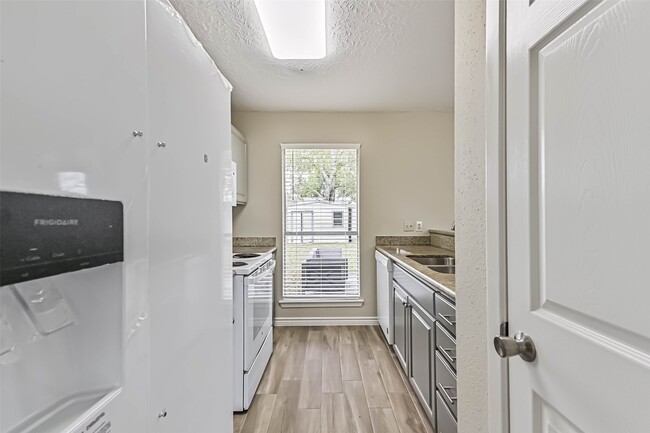 Building Photo - 2512 Ironclad Dr