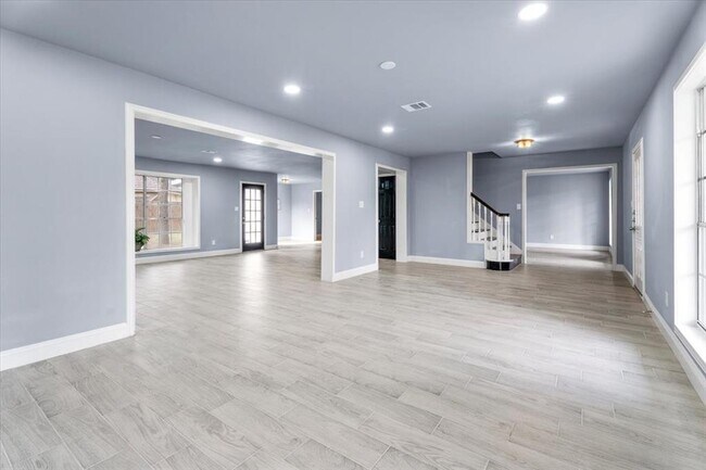 Building Photo - 1411 Grand Valley Dr