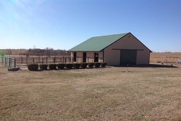 Building Photo - Beautiful 5 bedroom, 3 bathroom Country Home with Barn!