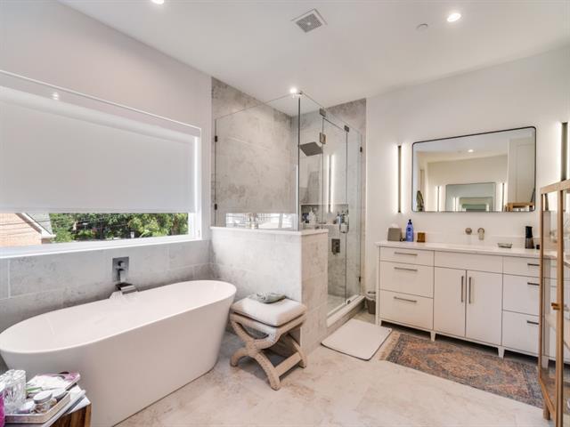 Building Photo - 4200 University Blvd