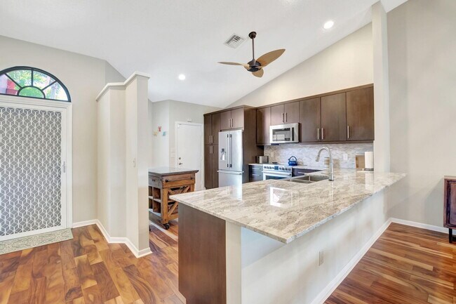 Building Photo - 7585 Lexington Club Blvd