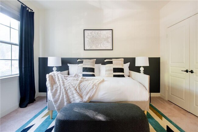 Building Photo - 1402 Markan Dr NE