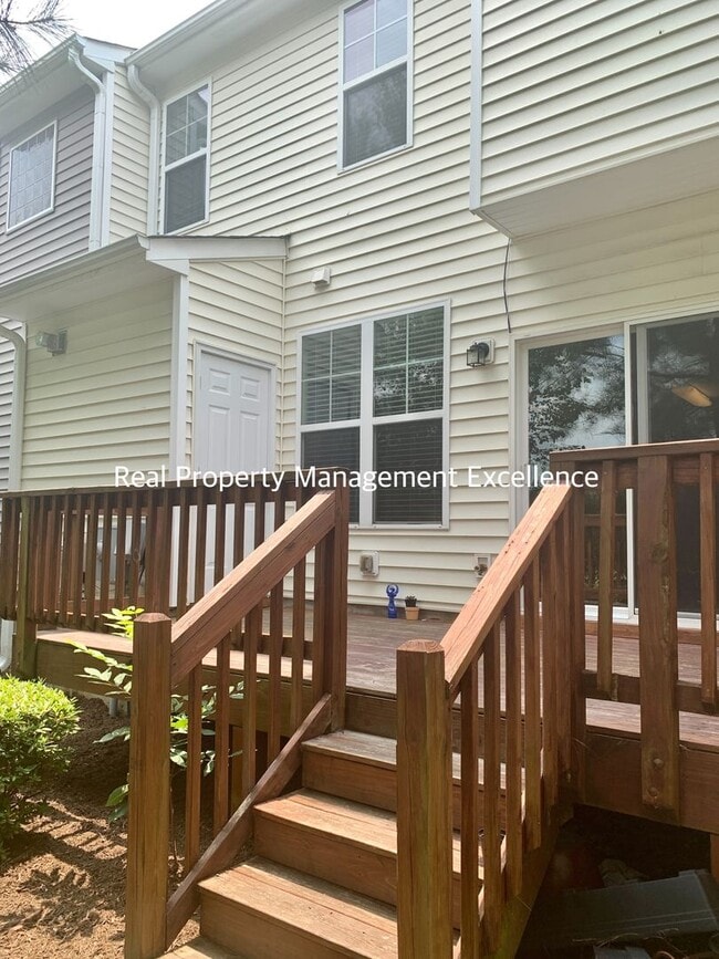 Building Photo - Beautiful 3 Bedroom Townhome in Raleigh ne...