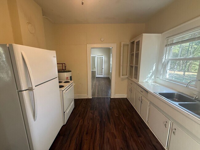 Building Photo - 911 Shady Oak Ln