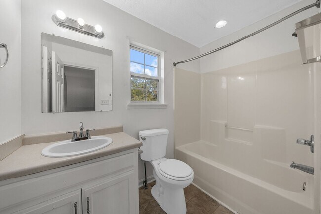 Building Photo - 3 Bedroom Pet Friendly Home For Rent Near Post!