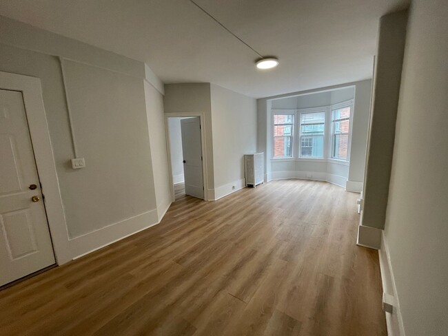 Building Photo - Incredible 3 bedroom apartment - Beacon Hill