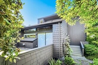Building Photo - Architecturally Stunning Montlake Home | Vaulted Ceilings | Attached Garage | Steps from the Arbo...