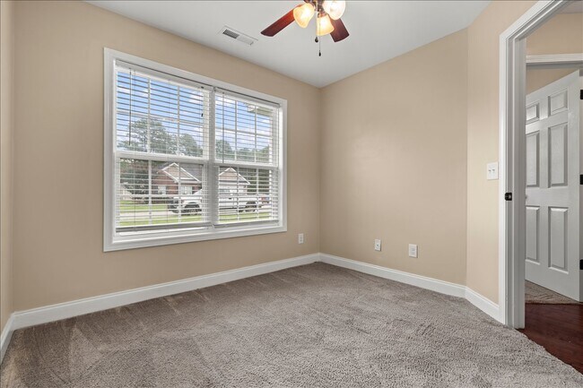 Building Photo - 3011 Thornberry Dr