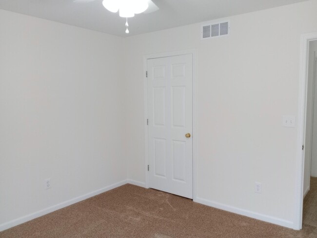 Building Photo - 702 Upland Creek Rd