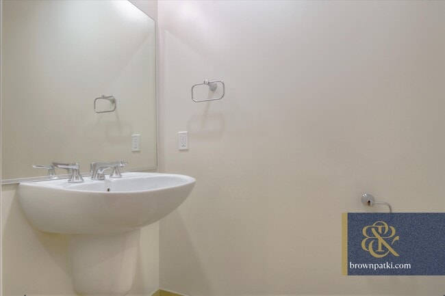 Building Photo - 1731 Powell St