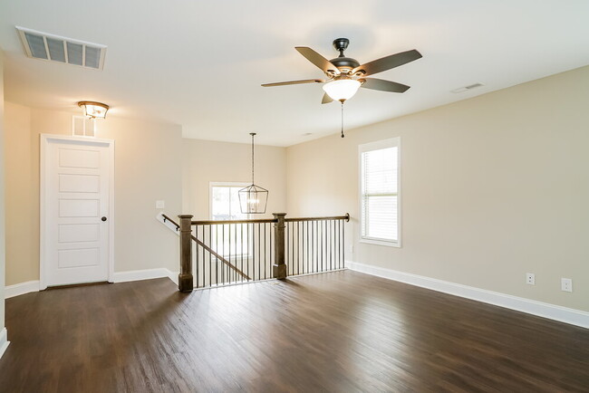 Building Photo - 151 Sharpstone Ln