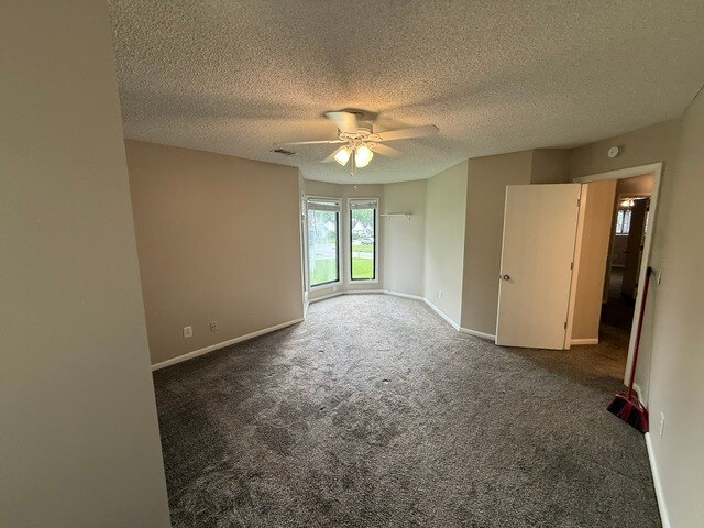 Building Photo - 8640 Roanoke Dr