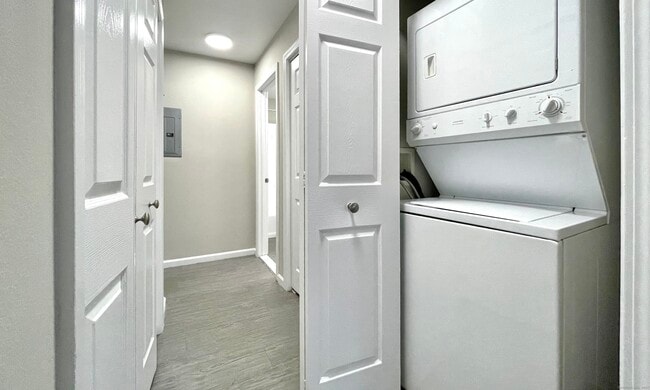 Building Photo - 68 W Main St