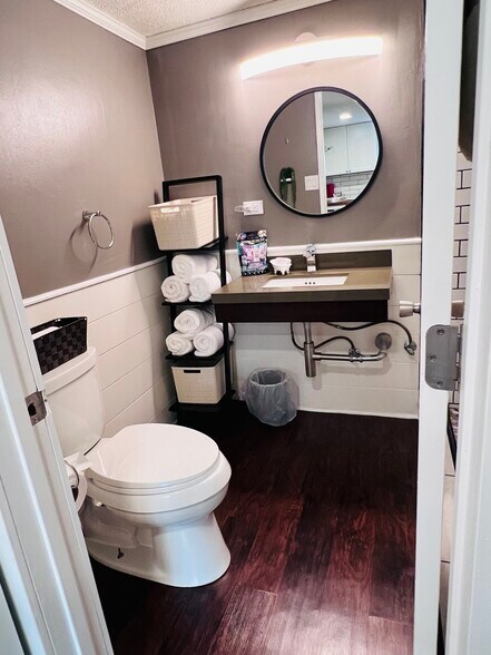 Building Photo - 1938 5th St