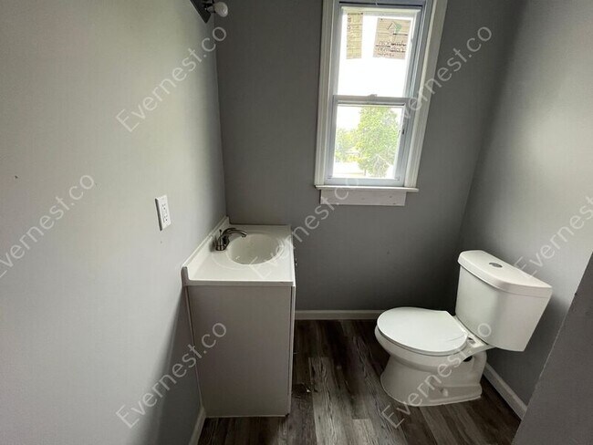 Building Photo - 291 Englewood St