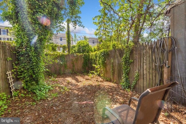 Building Photo - 139 Davis St