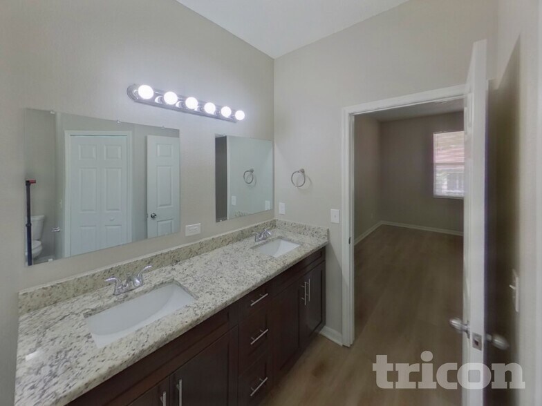 Building Photo - 906 Grand Canyon Dr