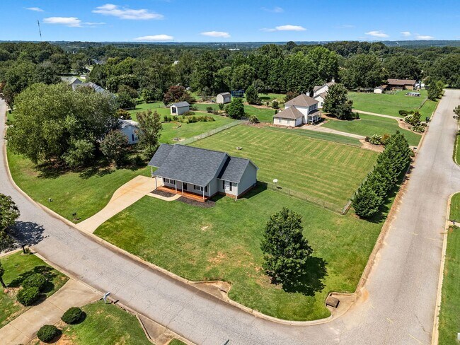 Building Photo - 402 McFall Ct