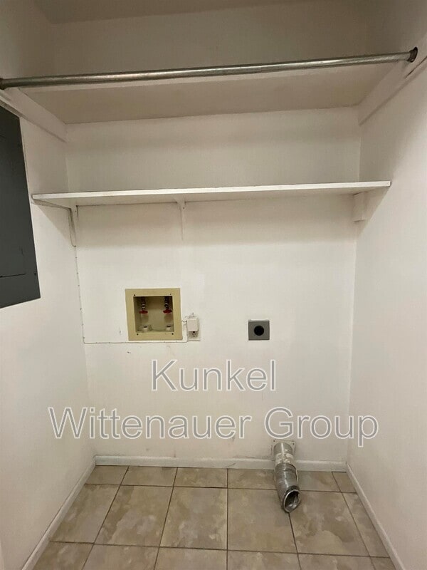 Building Photo - 23 Innsbruck Ln