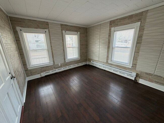 Building Photo - 45 Aspen St