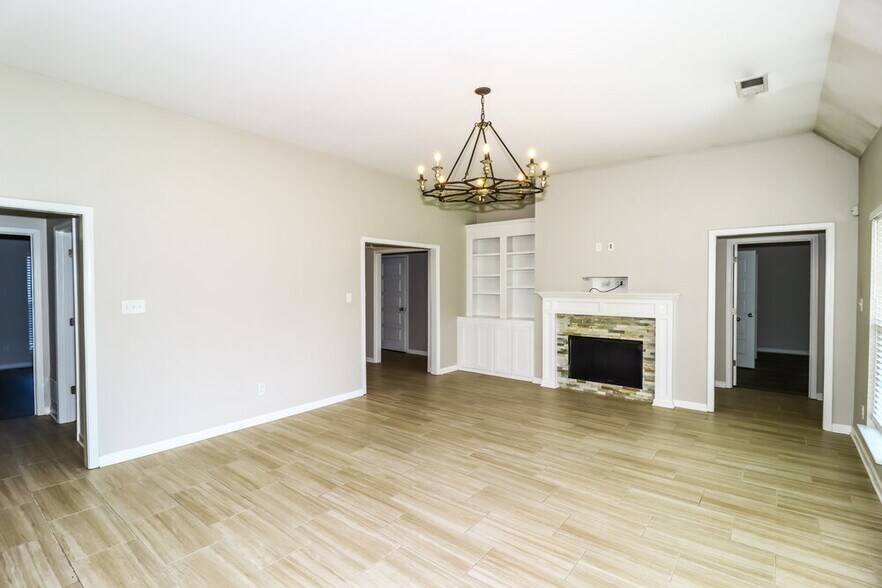 Building Photo - 3835 Dawnwood Cir W
