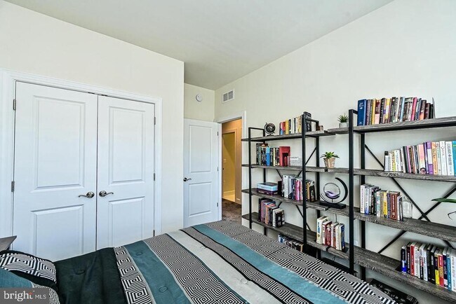 Building Photo - 13821 Litespeed Way