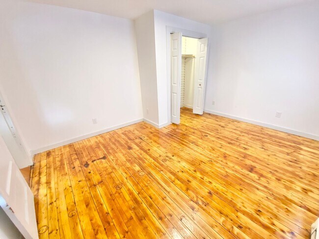 Building Photo - 69 Russell St