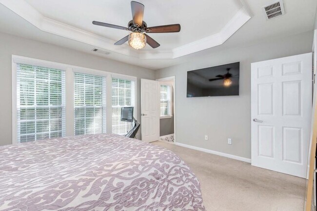 Building Photo - 2345 Limehurst Dr