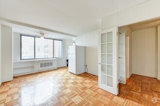 Building Photo - Charming & Bright Junior One Bedroom at Ri...