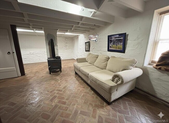 Building Photo - 269 Old Rte 304