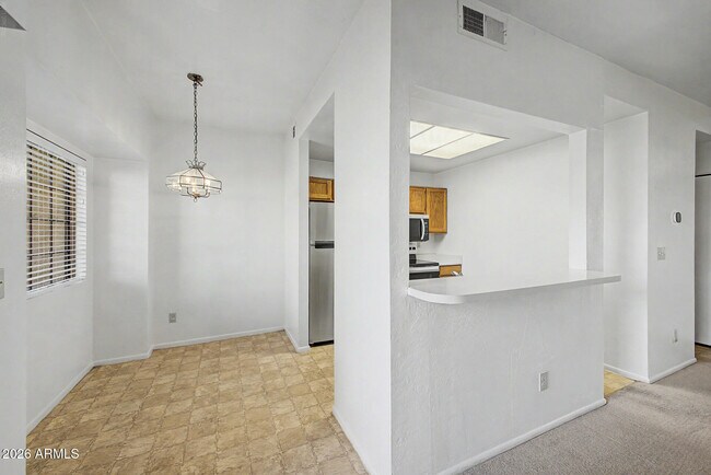 Building Photo - 930 N Mesa Dr