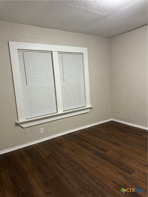 Building Photo - 2320 Woodland Dr