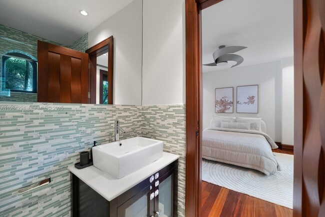 Building Photo - 16 Palm Ave