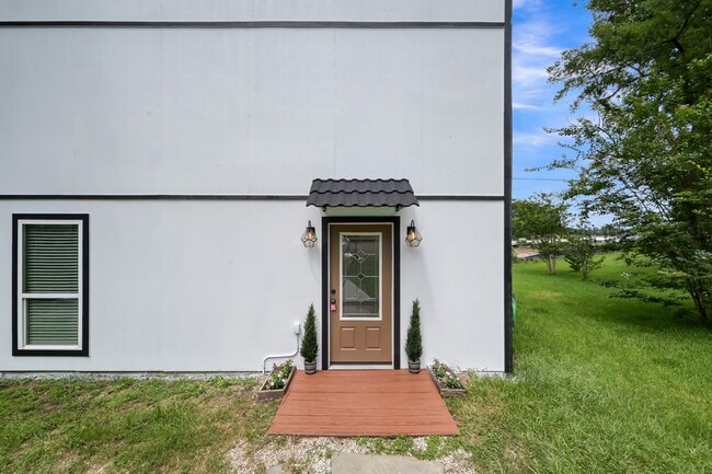 Building Photo - 16818 W Alderson