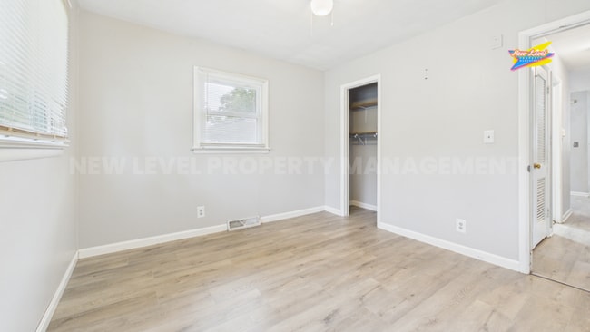 Building Photo - 6040 Hartford Dr