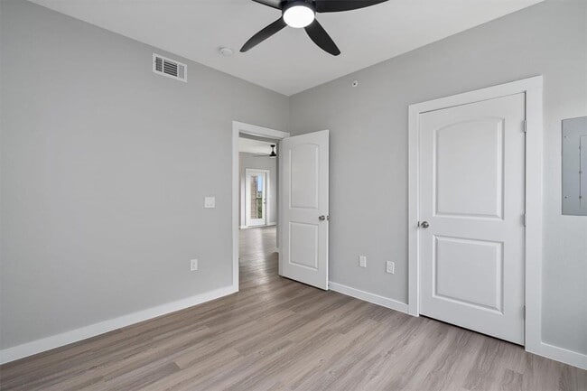 Building Photo - 2320 Gracy Farms Ln