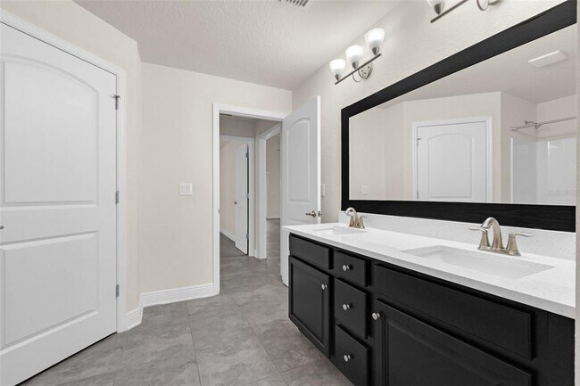 Building Photo - 424 Buchannan Dr
