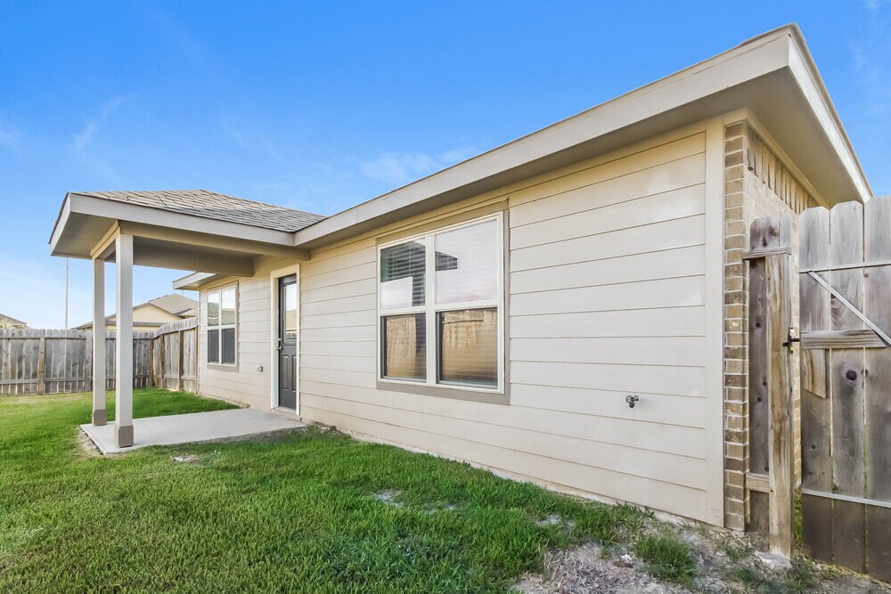 Building Photo - 8102 Rose Petals Ln