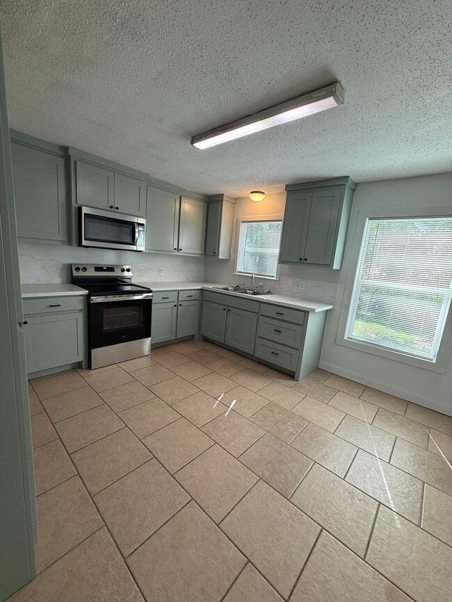 Building Photo - Updated 2 Bedroom House in LISD