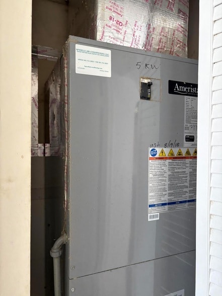 Building Photo - 44 Waltham B