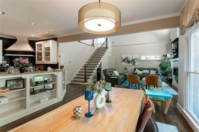 Building Photo - 3850 Glenhurst Dr